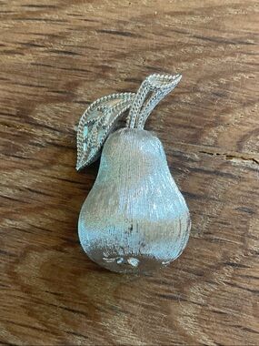 Vintage 1950s Trifari Pear Brooch/Pin Silver Tone